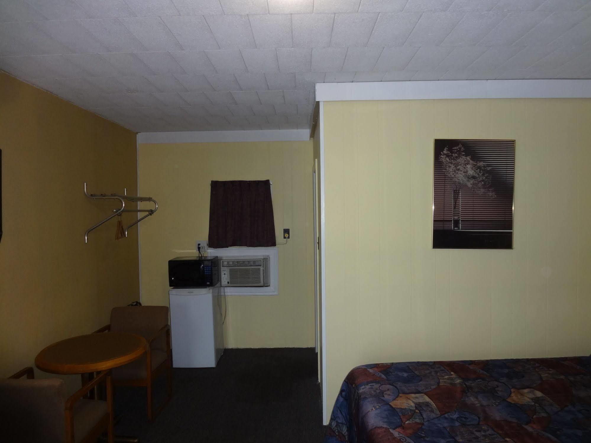Advance Motel 2*